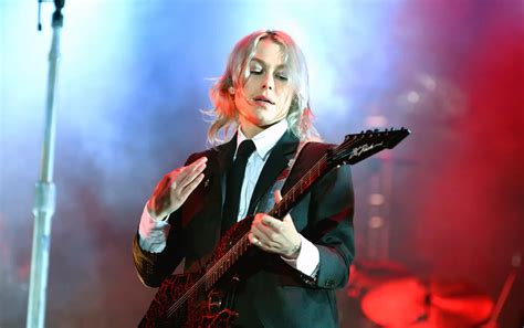 Fans stunned as Phoebe Bridgers flashes crowd during her